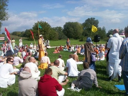   - Krisna-Völgy programok