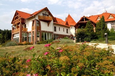   - Hotel Kardosfa Zselickisfalud